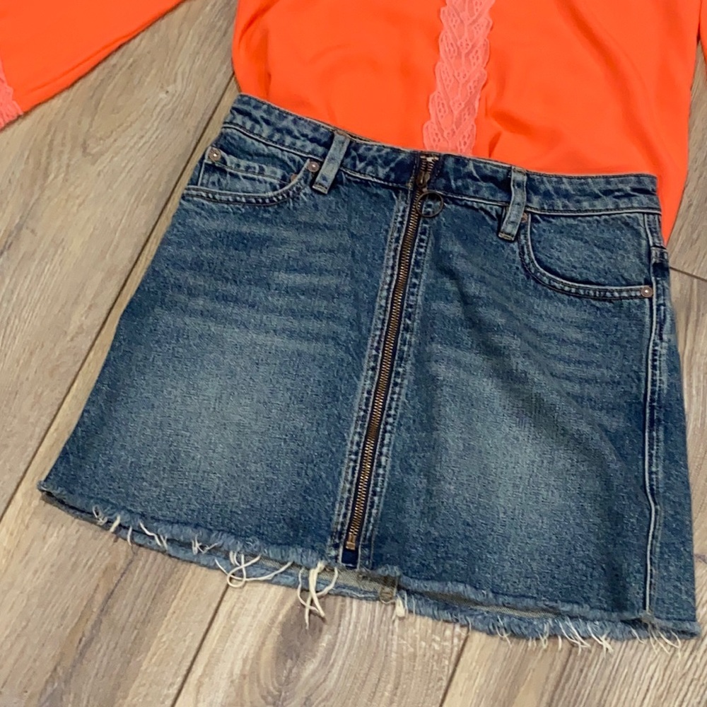 WE THE FREE Zip It Up Denim Destructed Jean Skirt Size 26/2